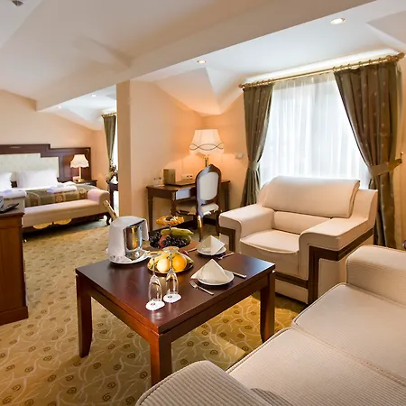 Hotel Latanya Palm & Airport 4*