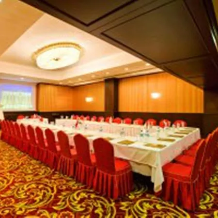 Latanya Palm & Airport 4*