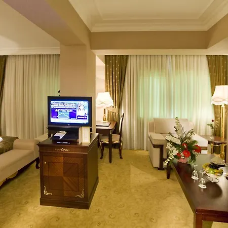 Hotel Latanya Palm & Airport