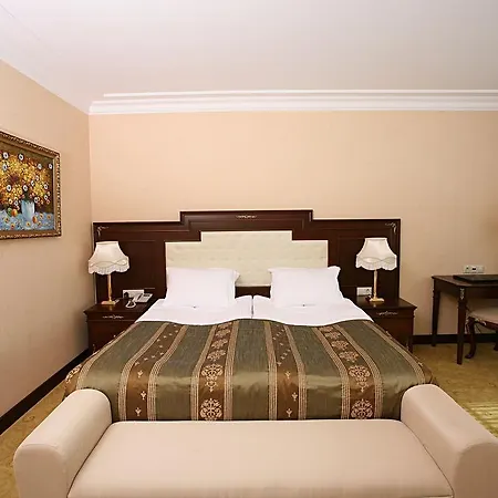 Hotel Latanya Palm &