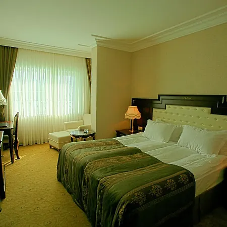 Latanya Palm & Hotel